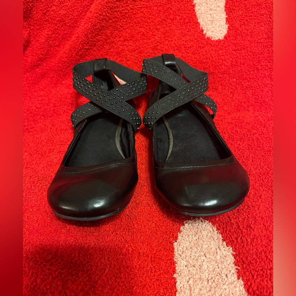 Kenneth Cole Reaction black flats